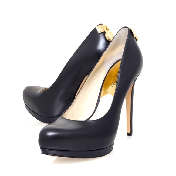 Michael Kors Hamilton Pumps Black leather shoe size 9.5 medium gold hardware - Picture 1 of 16